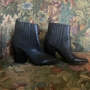 Black Pointed toe boots